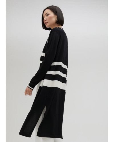 Cardigan long en maille bicolore.