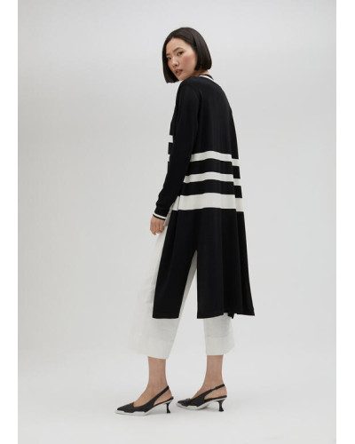 Cardigan long en maille bicolore.